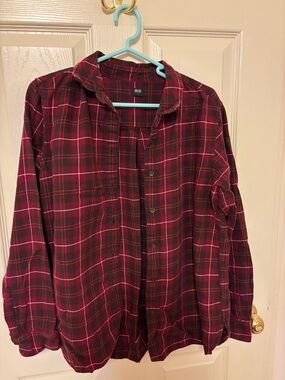 Uniqlo Men's Burgundy Plaid Casual Button-Down Shirt